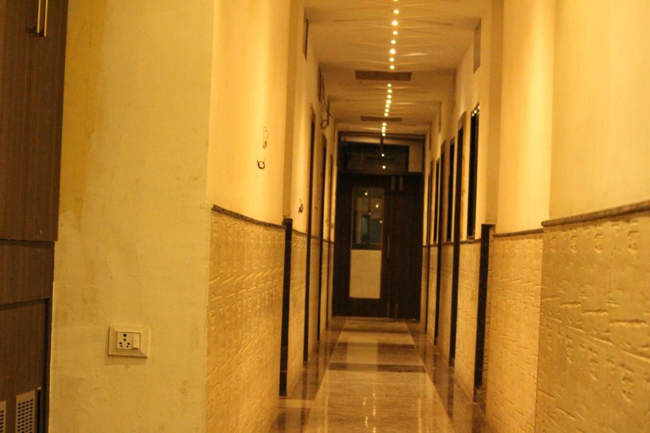 Super Hotel O Shri Shiva Palace Rāipur Dış mekan fotoğraf