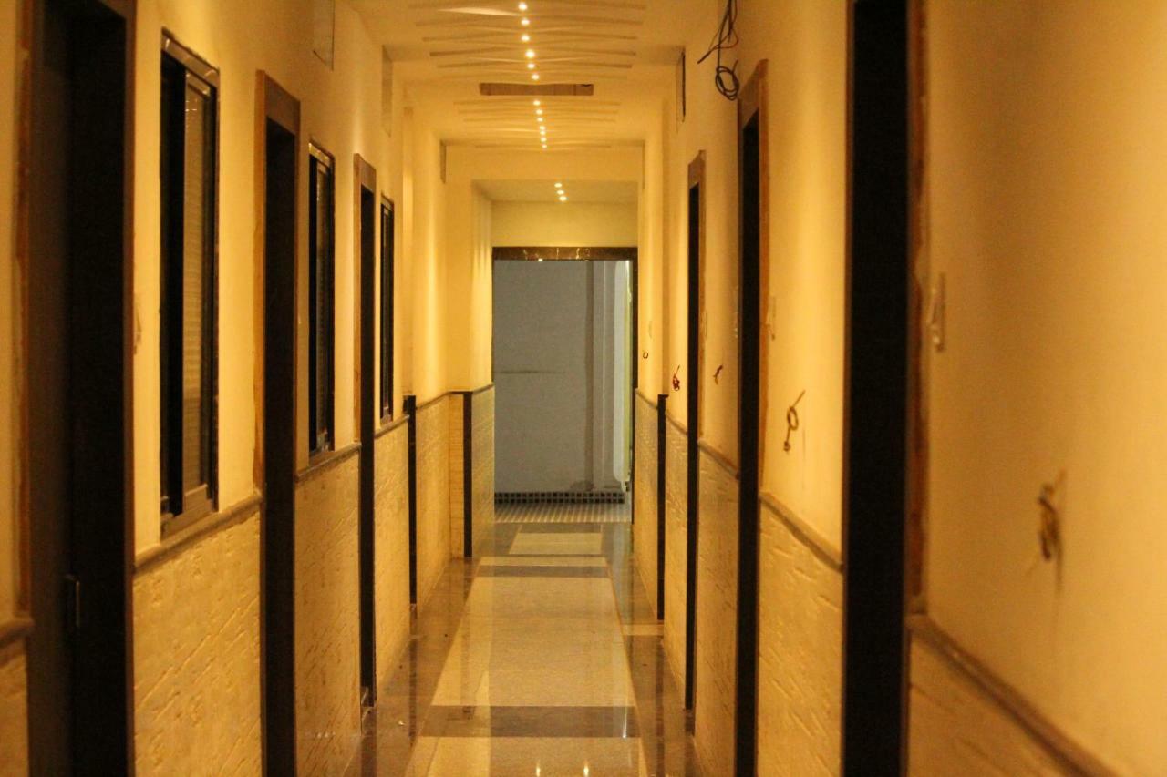 Super Hotel O Shri Shiva Palace Rāipur Dış mekan fotoğraf