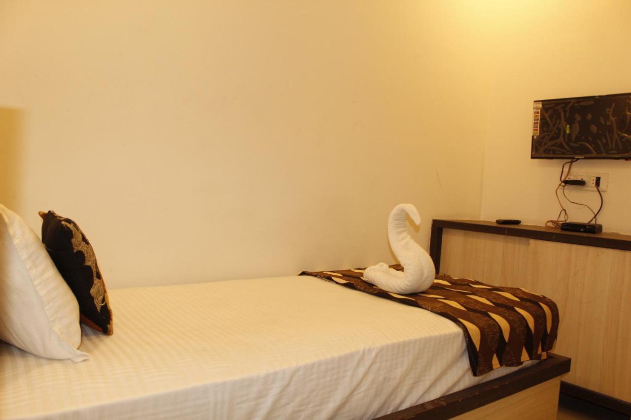 Super Hotel O Shri Shiva Palace Rāipur Dış mekan fotoğraf